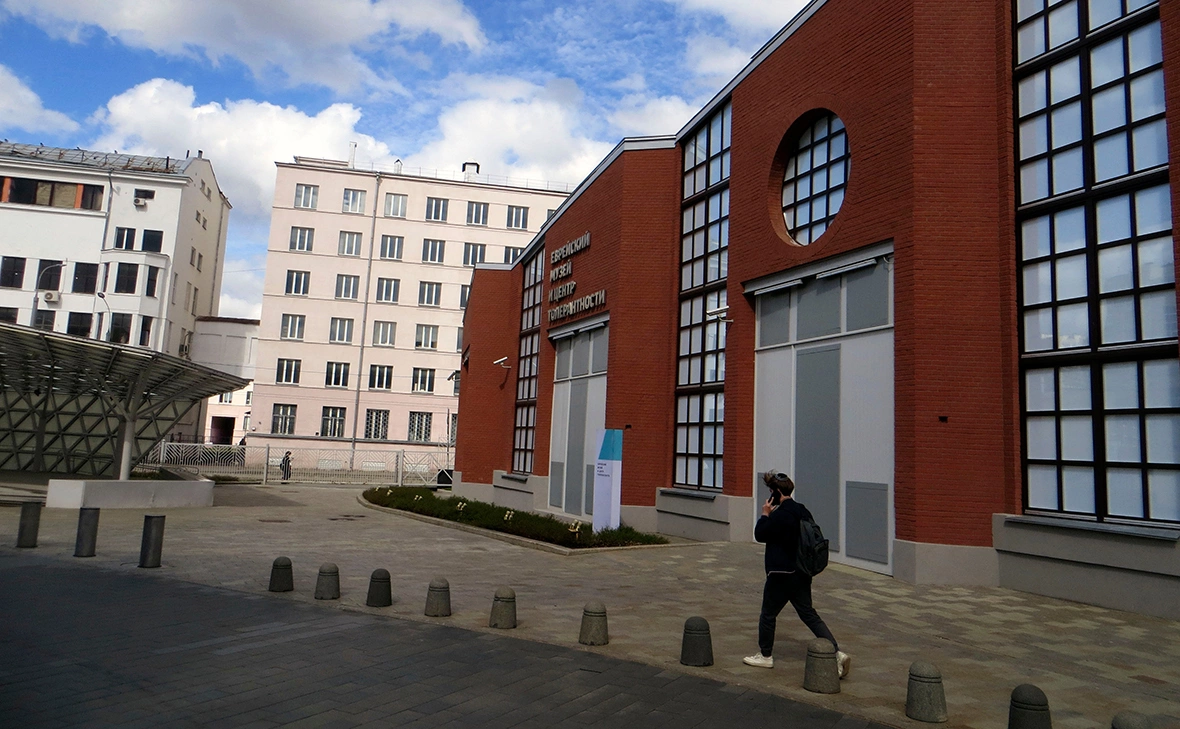 UmaSumak / Shutterstock