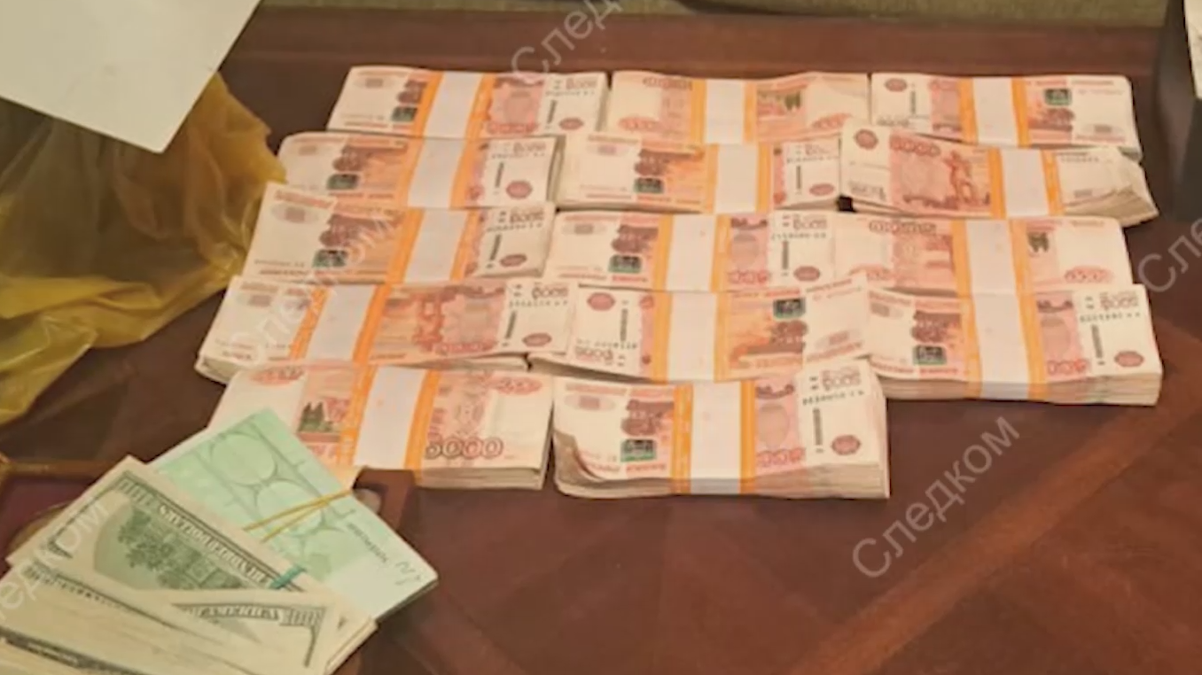 СК показал кадры штурма дома генерала МВД с 40 объектами недвижимости