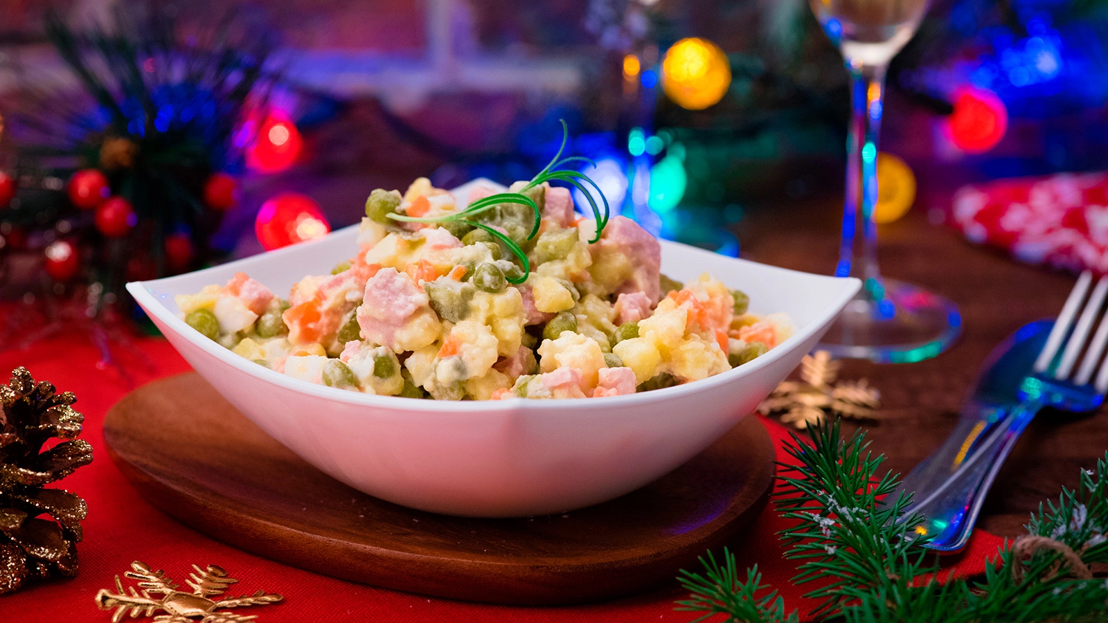 Оливье стал самым дорогим новогодним салатом. Сколько придется потратить