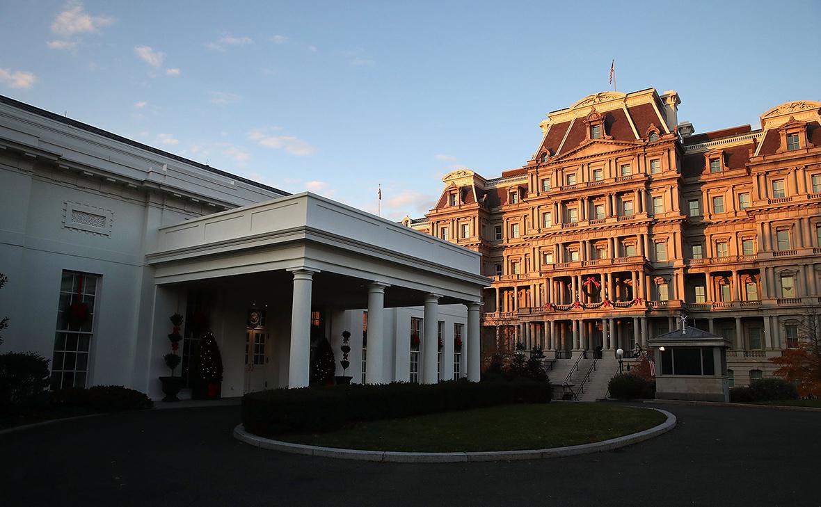 У Белого дома установили памятник Христофору Колумбу