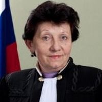 Судья Отческая рассказала, зачем она забрала чужой чемодан во «Внуково»