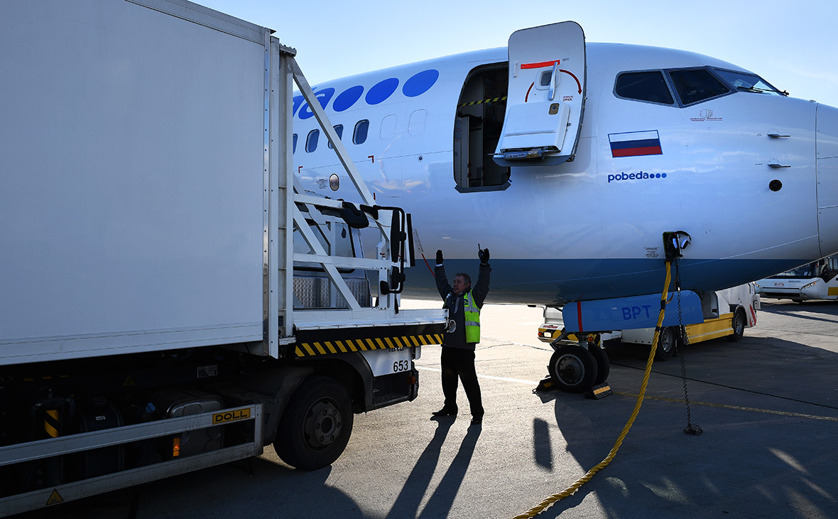 Самолет авиакомпании &laquo;Победа&raquo; в аэропорту Внуково. 28 марта 2018 года