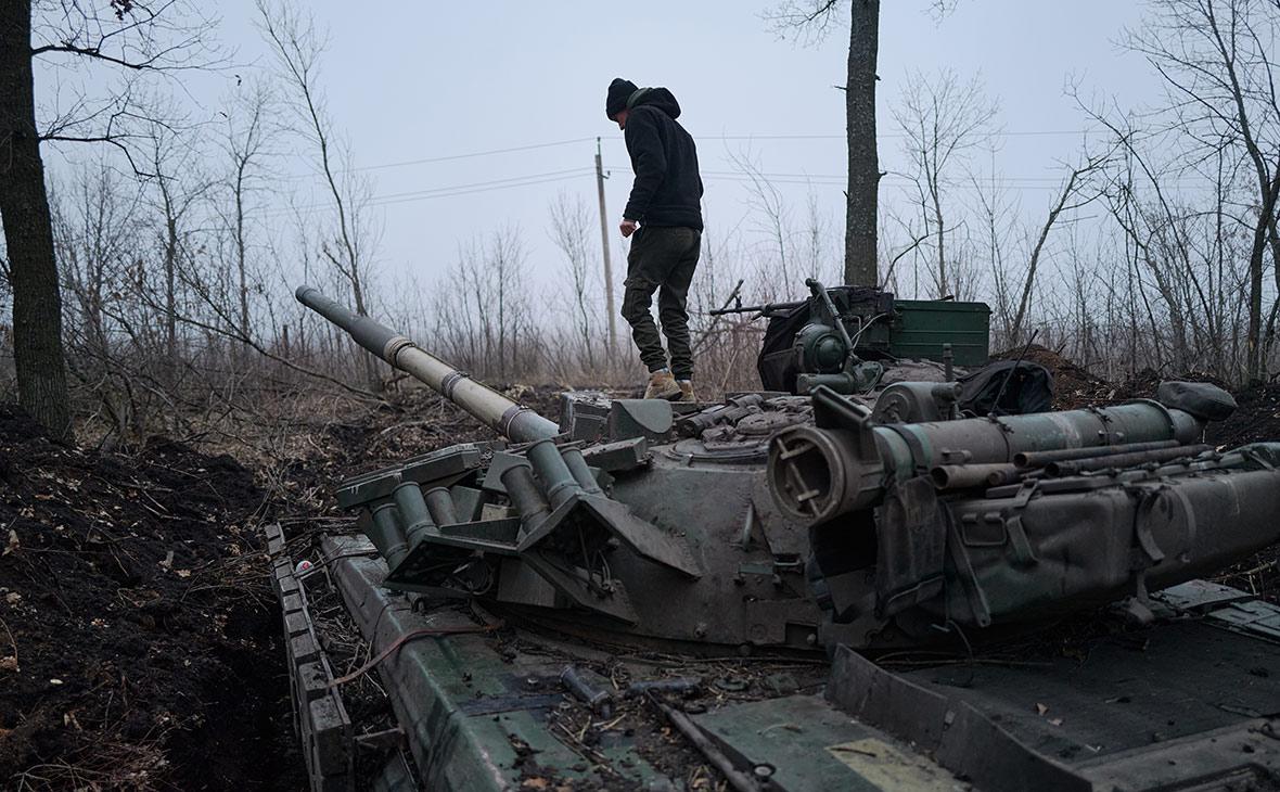 Politico узнало о давлении Франции и Польши на ФРГ из-за танков для Киева"/>













