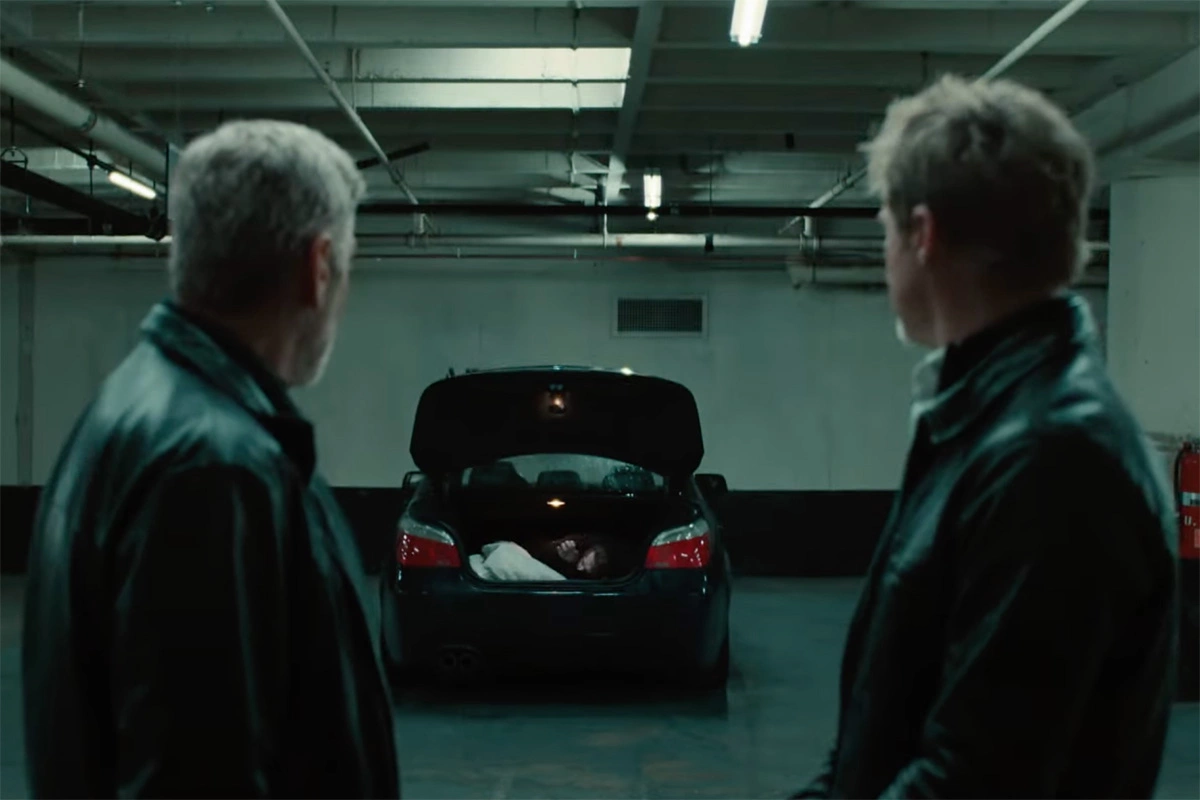 <p>Джордж Клуни и Брэд Питт в трейлере фильма &laquo;Одинокие волки&raquo;</p>
