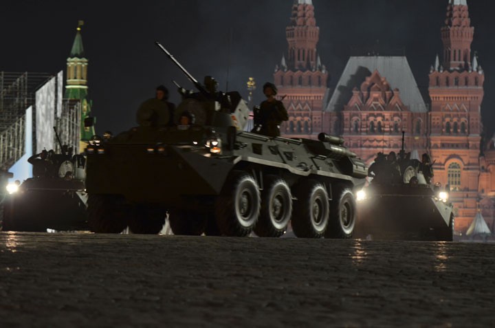 Танки в Москве: Завершилась ночная репетиция Парада Победы. Фото