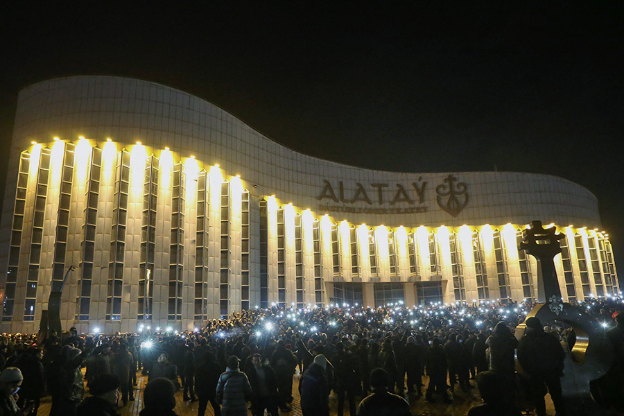 На фоне беспорядков правительство Казахстана ушло в отставку. Как заявил президент республики Касым-Жомарт Токаев, оно не сумело удержать инфляцию