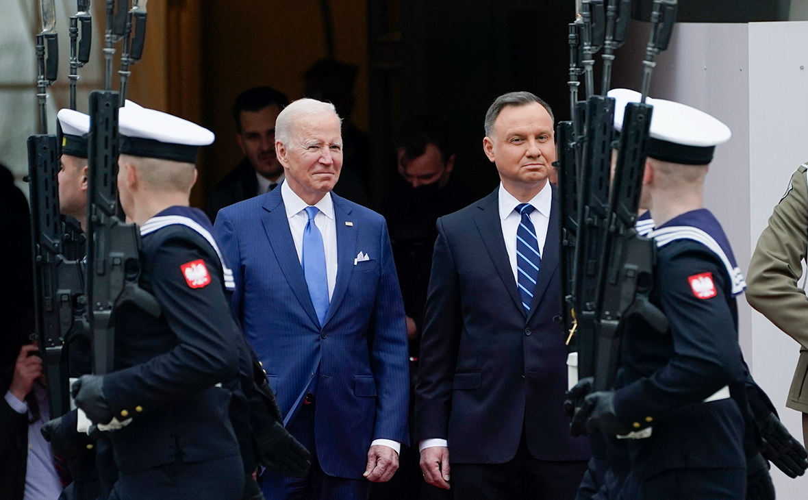 Байден назвал президенту Польши «священный долг» США — РБК