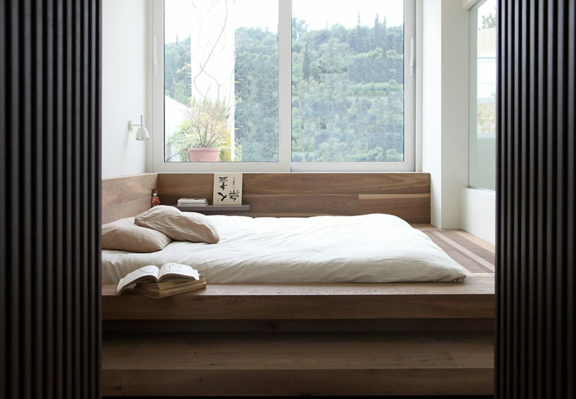 Кровать-подиум в японском стиле
