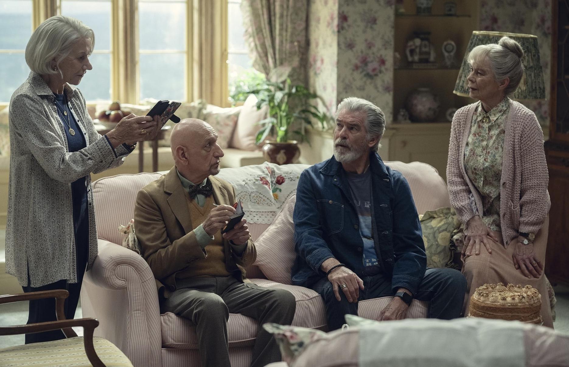 Хелен Миррен, Бен Кингсли, Пирс Броснан и Селия Имри в фильме «Клуб убийств по четвергам»