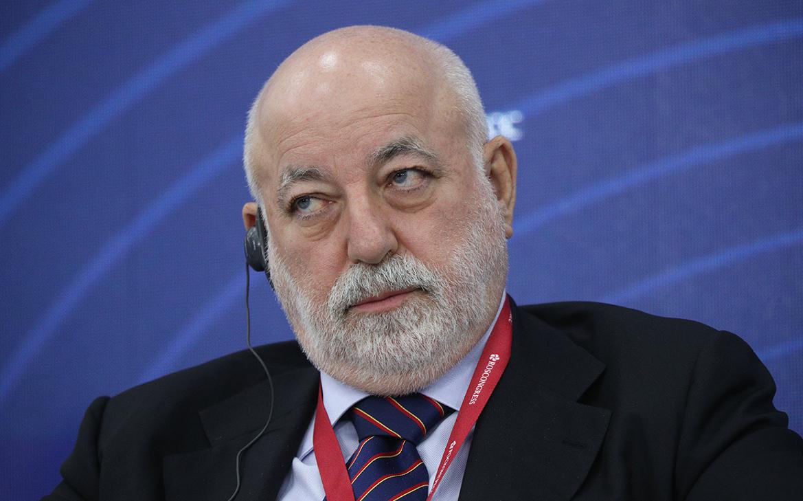 Вексельберг призвал мобилизовать банковский сектор