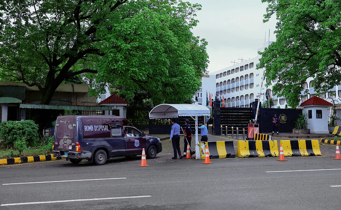 Akhtar Soomro / Reuters