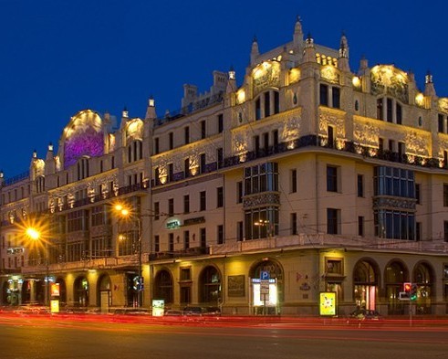 Хозяин Azimut Hotels купил столичный "Метрополь" за 8,874 млрд руб.