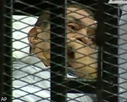Х.Мубарак предстал перед судом на больничной койке