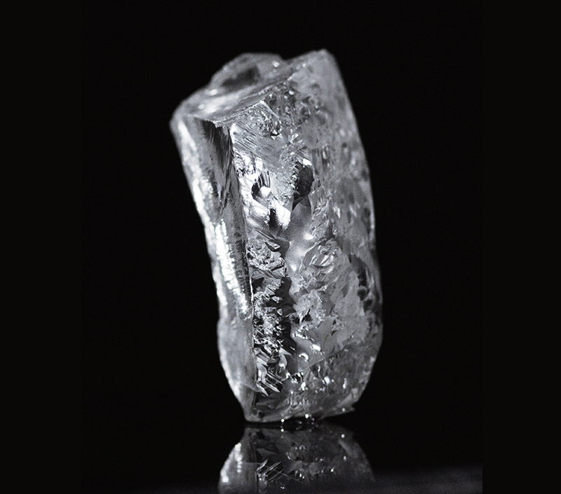 Необработанный алмаз весом 404 карата из Анголы