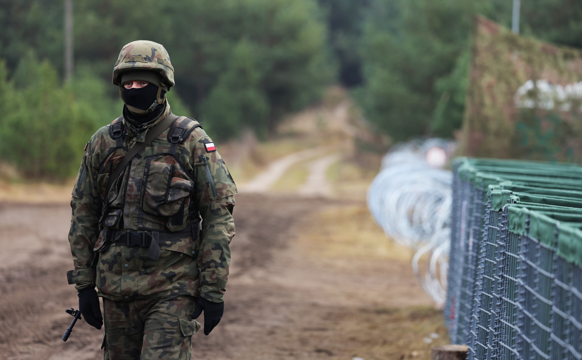 Премьер Польши пригрозил полностью закрыть границу с Белоруссией — РБК