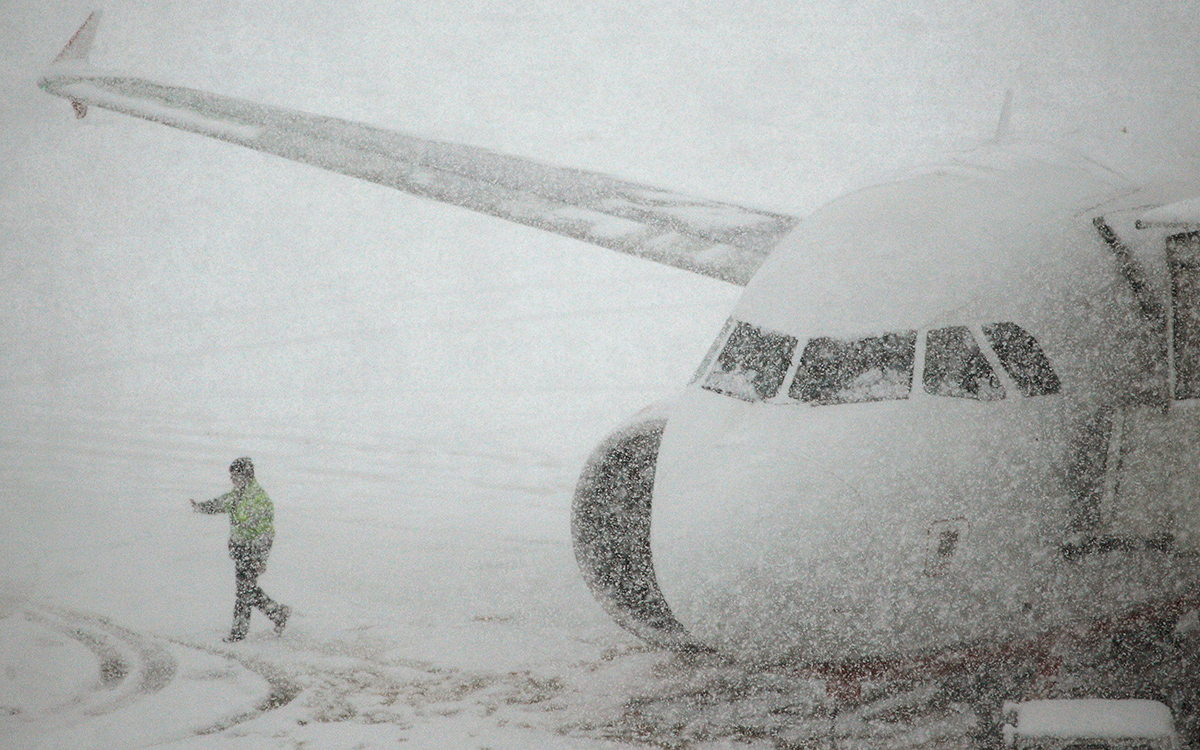 В Хабаровском крае из-за снежного циклона закрылись два аэропорта