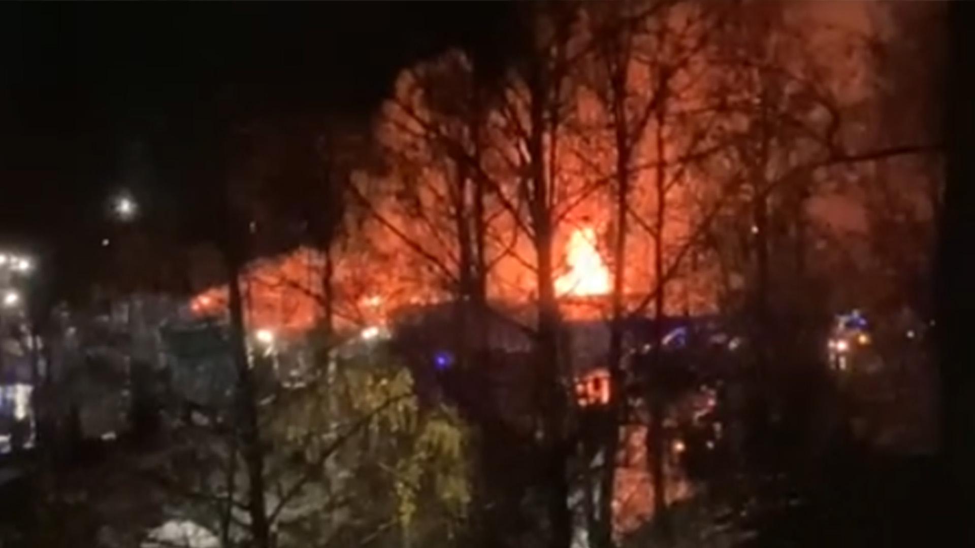 «Там били стекла, пытались выйти»: очевидцы — о пожаре в кафе в Костроме