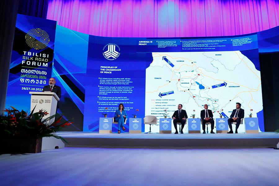Никол Пашинян на международном форуме в Тбилиси представляет проект &laquo;Перекресток мира&raquo;, октябрь 2023 года