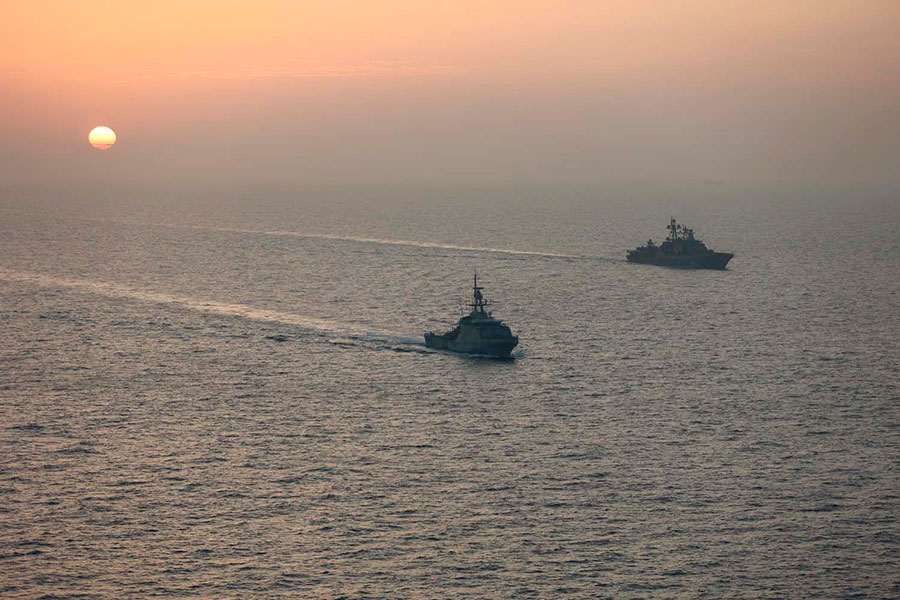 Военный корабль Королевского военно-морского флота Великобритании HMS Trent и вертолет Wildcat следили за российскими судами в водах Великобритании в течение пятидневной операции