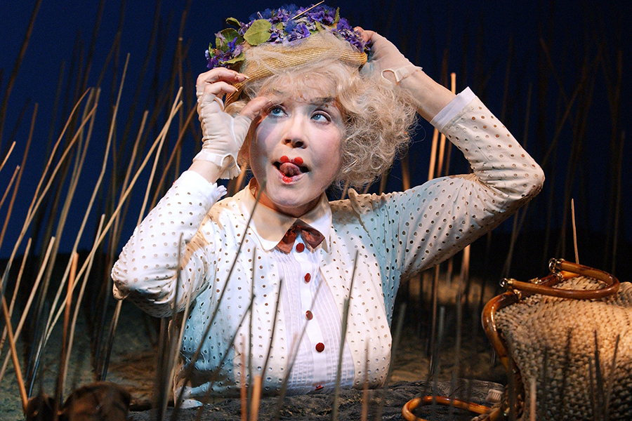 На сайте Пушкинского театра перечислены 30 спектаклей с участием Алентовой, в числе которых &laquo;Шоколадный солдатик&raquo; по пьесе Бернарда Шоу (первый спектакль с ее участием, шел более 300 раз), &laquo;Аленький цветочек&raquo; по Сергею Аксакову, &laquo;Я-женщина&raquo; по Виктору Мережко, &laquo;Счастливые дни&raquo; по пьесе Сэмюэля Беккета и &laquo;Пули над Бродвеем&raquo; по Вуди Аллену. Также Алентова в 1990&ndash;2000-е годы сотрудничала с Театром Антона Чехова.

С 2009 года преподавала во ВГИКа, где у них с супругом была актерско-режиссерская мастерская. &laquo;Сейчас у нас третий выпуск. И я заметила, что студенты стали свободными... Сейчас раскованность такая, что порой хорошо&nbsp;бы сковать обратно... Но с другой стороны, свобода&nbsp;&mdash; это достоинство. Когда у тебя свобода физическая, это ведет к свободе мысли&raquo;,&nbsp;&mdash; рассказывала о современной молодежи Алентова.