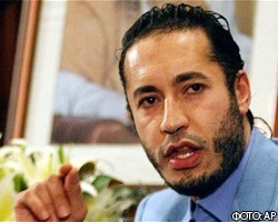 "Умирающий" сын М.Каддафи убегает от повстанцев 
