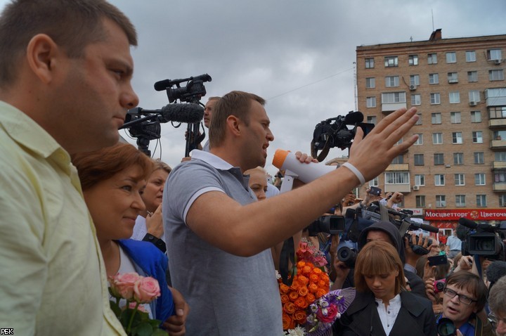 Возвращение оппозиционера: Навальный прибыл в Москву