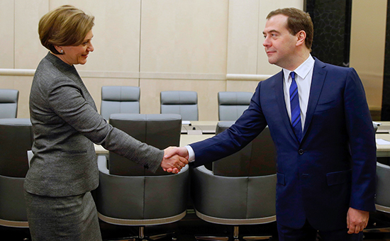 Премьер-министр Дмитрий Медведев и&nbsp;глава Роспотребнадзора Анна Попова


