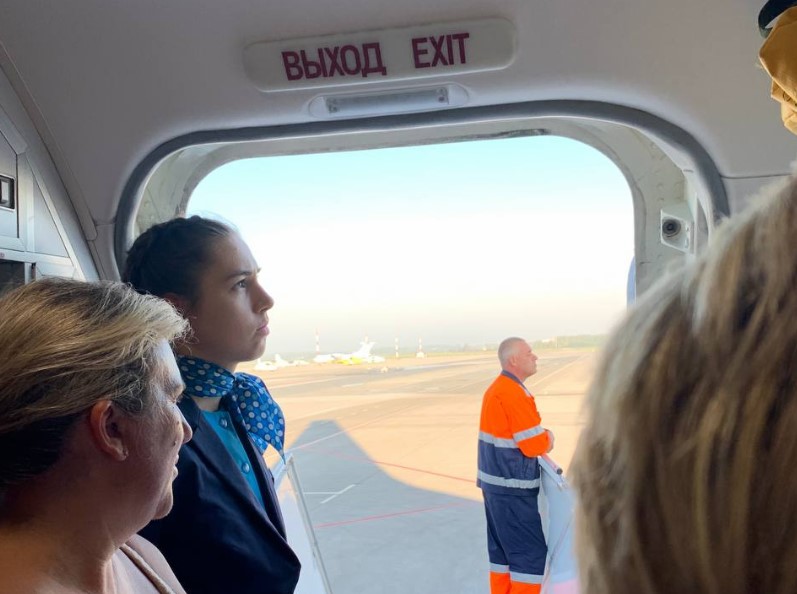 В аэропорту Кольцово отказаись принимать пассажиров самолета, вынужденно приземлившегося в ближайшем авиагавани&nbsp;