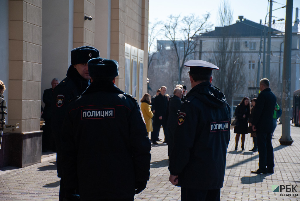 В центре Казани при задержании участника драки был ранен полицейский