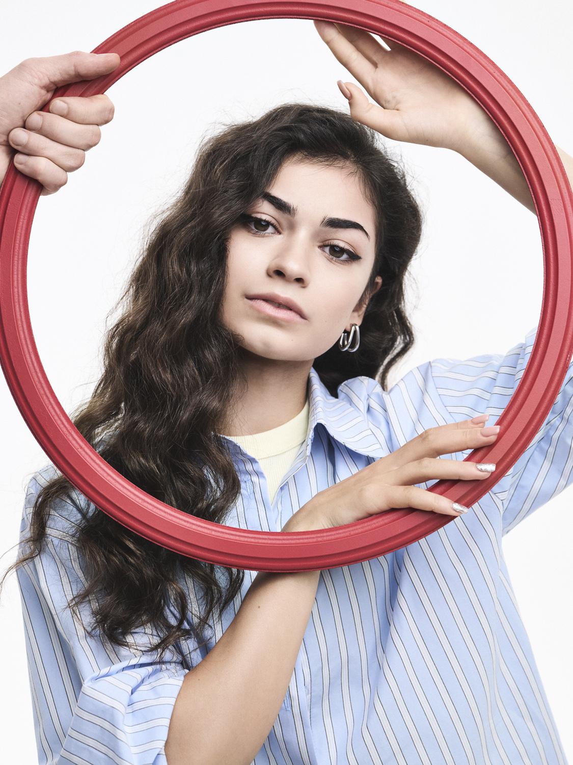 Аделия Петросян и Даниил Глейхенгауз в рекламной кампании O'stin