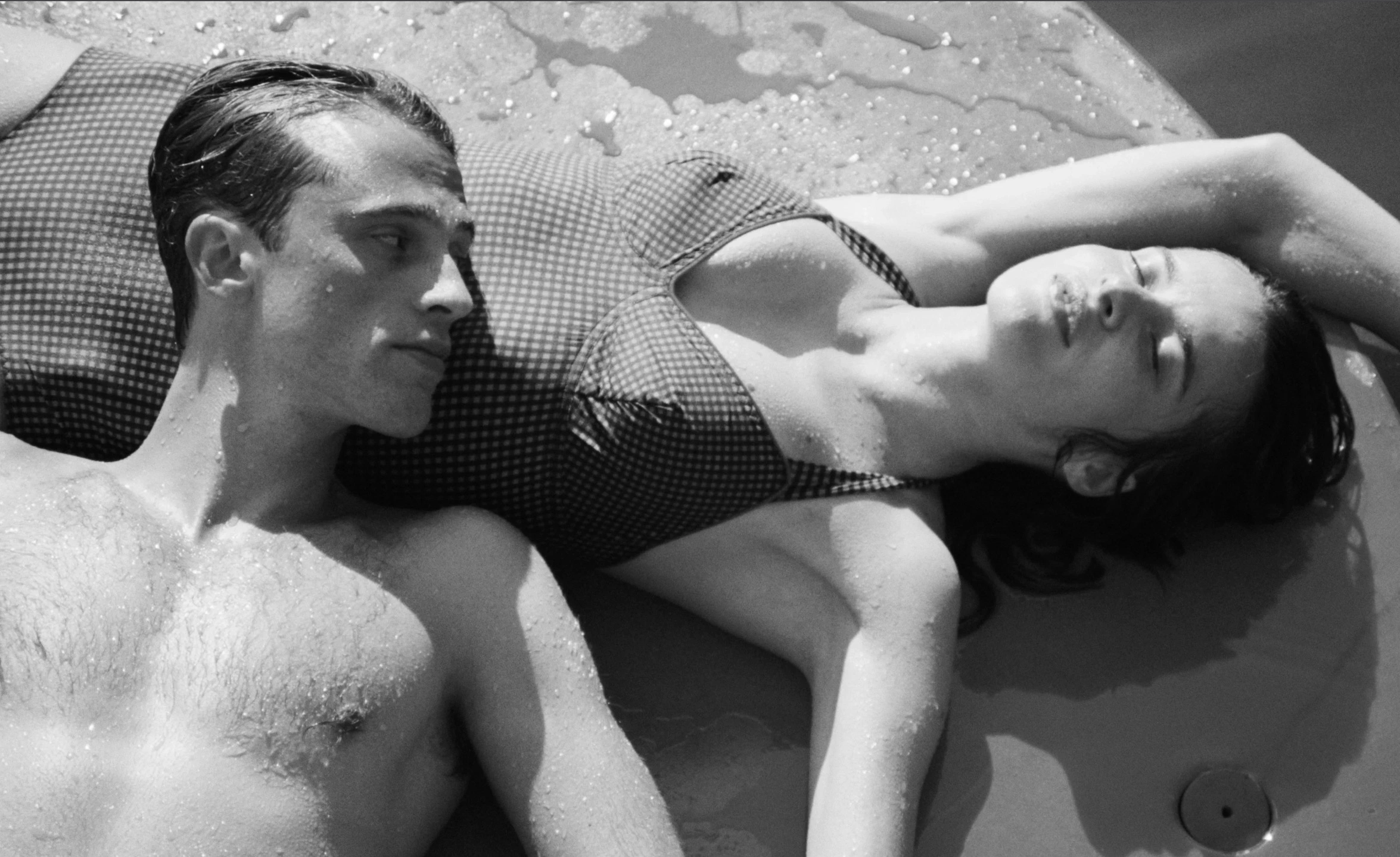 Кадр из фильма «Посторонний»