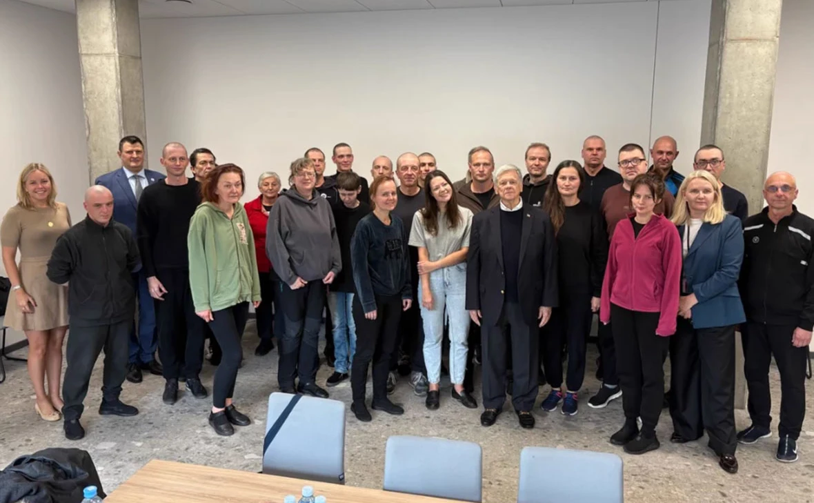Johnpcoale / X