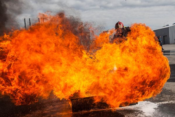 В Тюмени сотрудника магазина «Деньги сегодня» облили бензином и подожгли