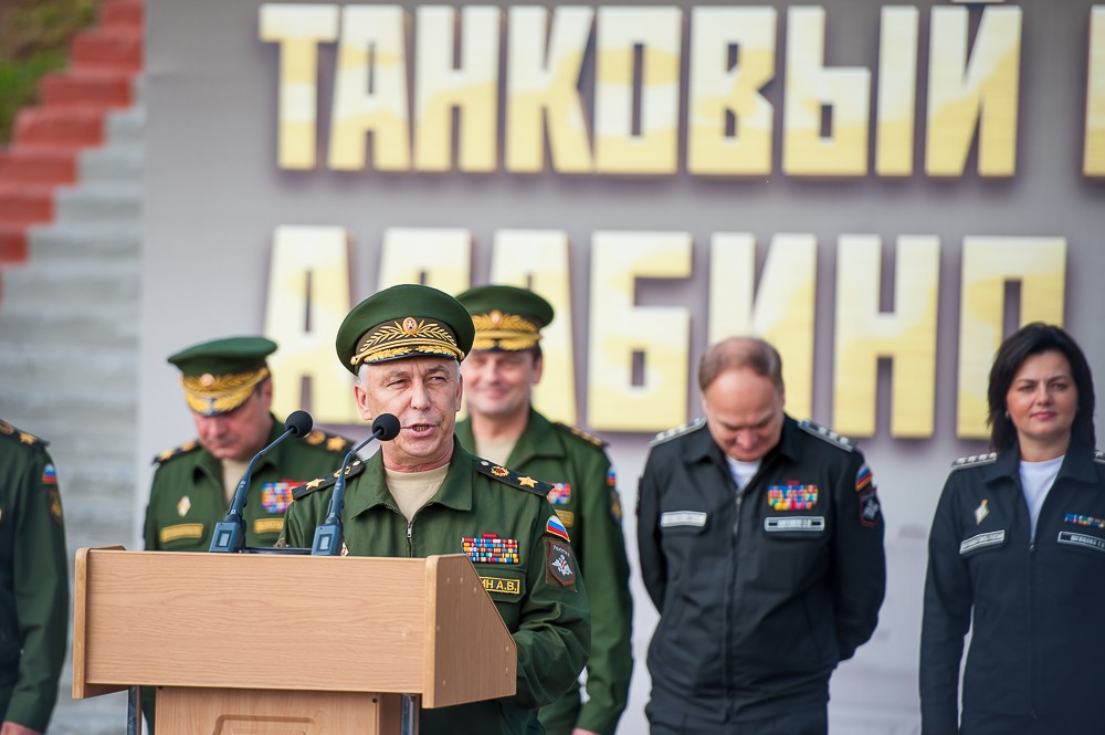 Биатлон С.Шойгу: погоня за звание лучшего танкиста России
