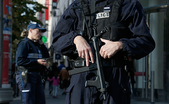Сотрудник полиции во&nbsp;Франции, ноябрь 2015 года
