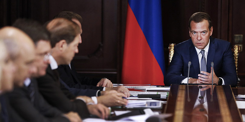 Медведев назвал пять причин низкой эффективности труда в России