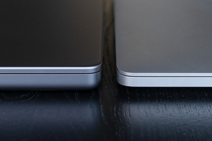 Слева&nbsp;&mdash; MacBook Pro 16 (2021), справа&nbsp;&mdash; MacBook Pro (2019)
