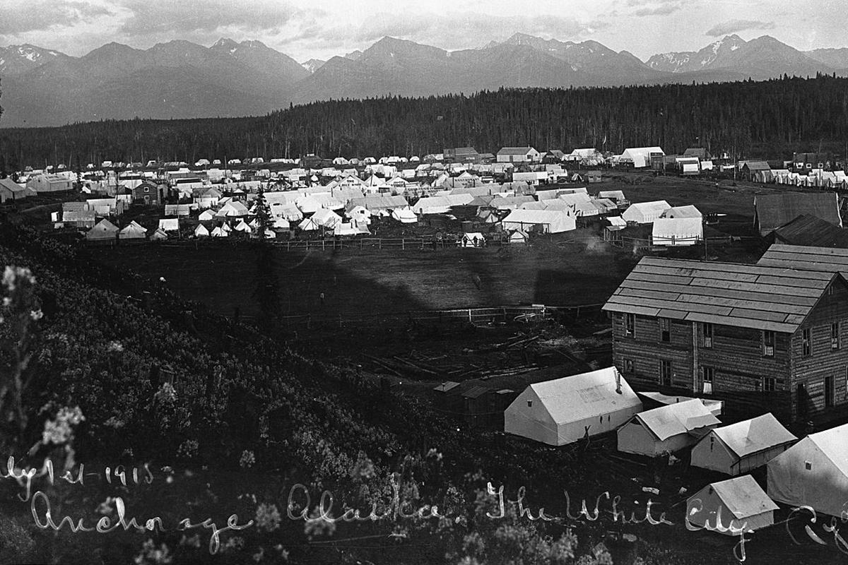 Палаточный лагерь&nbsp;Шип-Крик,&nbsp;1915 год. На его месте впоследствии&nbsp;был построен Анкоридж (США, штат Аляска)
