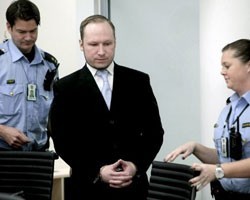 В Норвегии у здания суда, где рассматривается дело А.Брейвика, мужчина провел акт самосожжения
