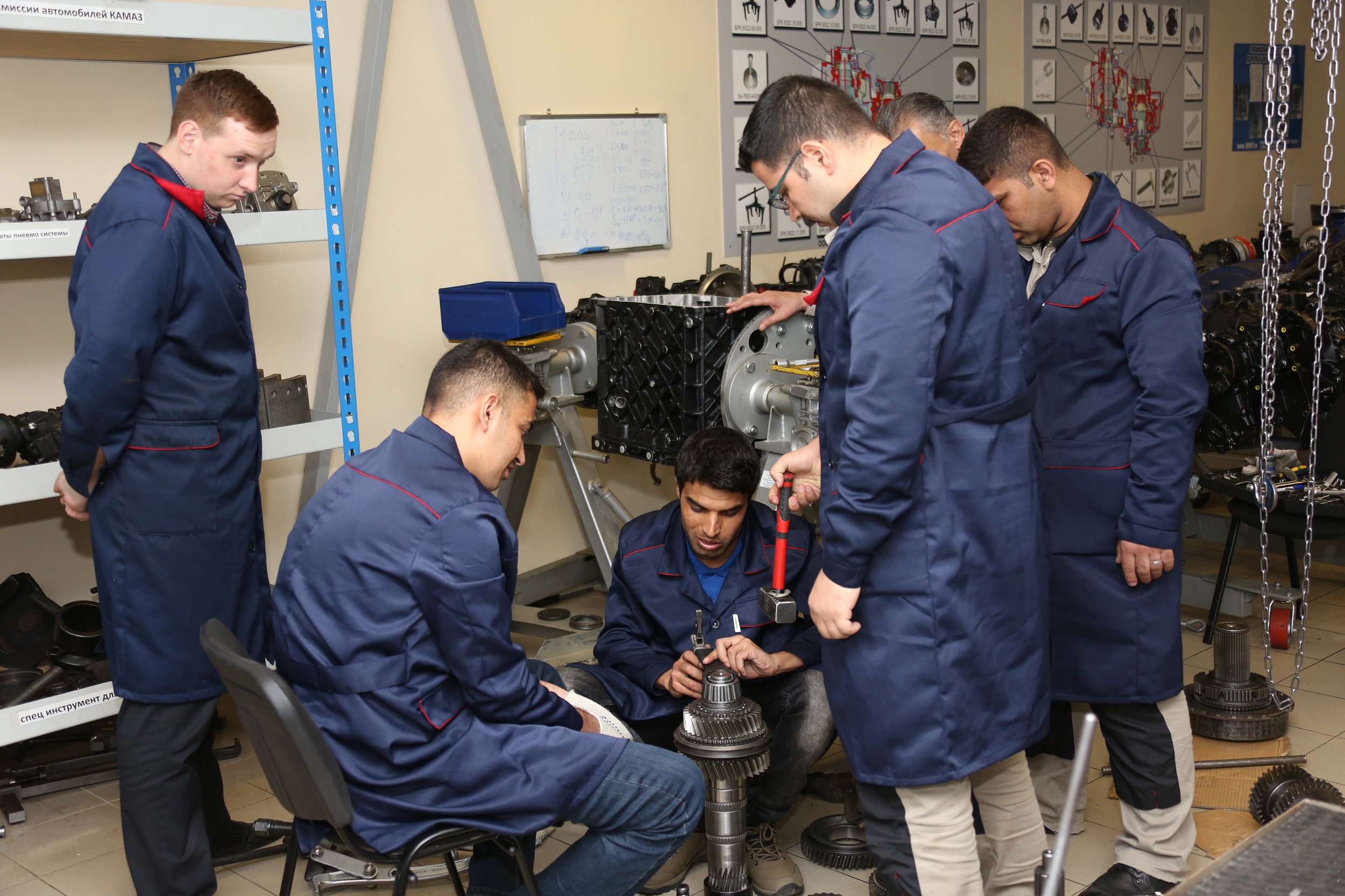 "КАМАЗ" обучает инженеров из Ирака