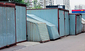 Префектуры округов и управы районов столицы выявляют незаконно установленные гаражи