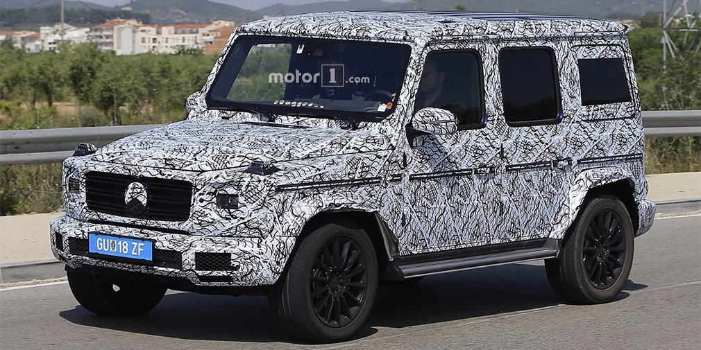 Mercedes-Benz G-Class

Должно приехать на мотор-шоу и долгожданное новое поколение G-Class. Традиционный для автомобиля дизайн, по предварительным данным, изменится незначительно, но машина получит аэродинамический обвес, который уменьшит коэффициент лобового сопротивления.
