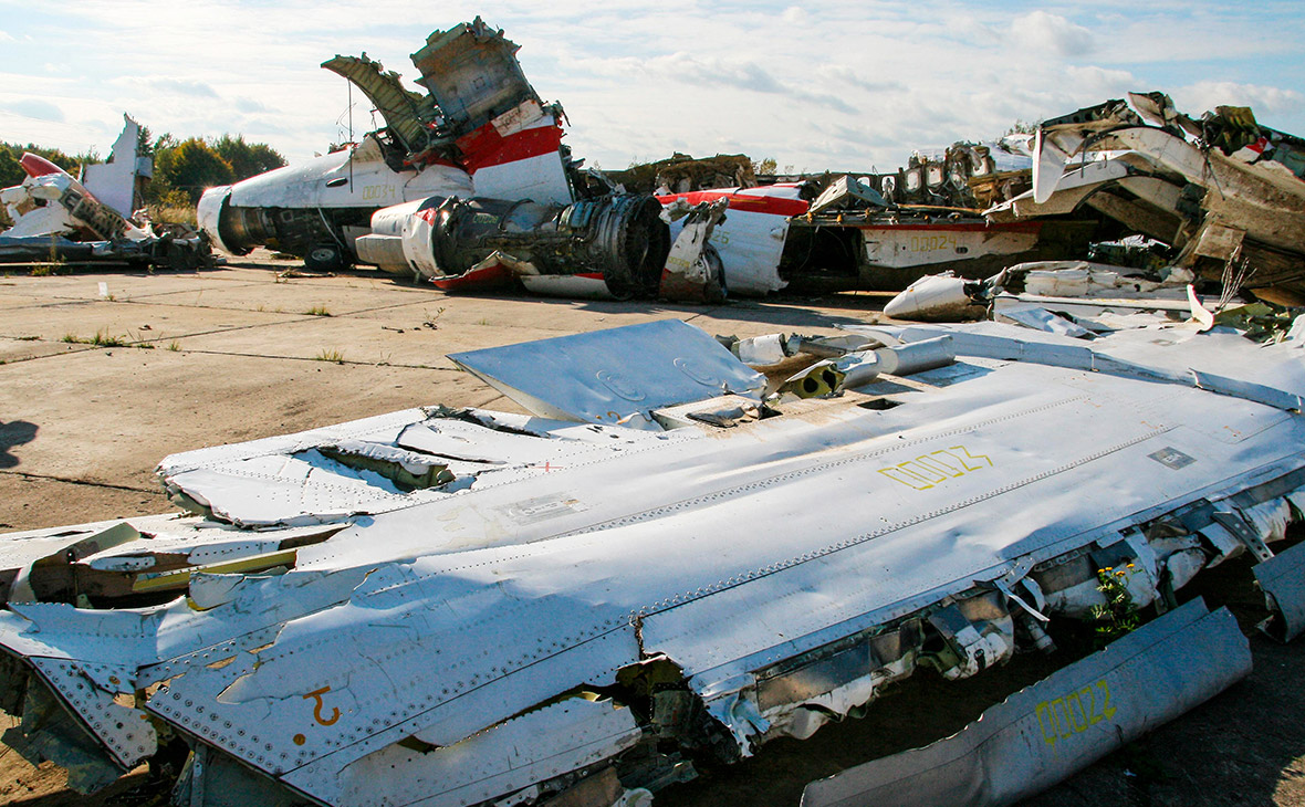 Обломки самолета польского президента Леха Качиньского