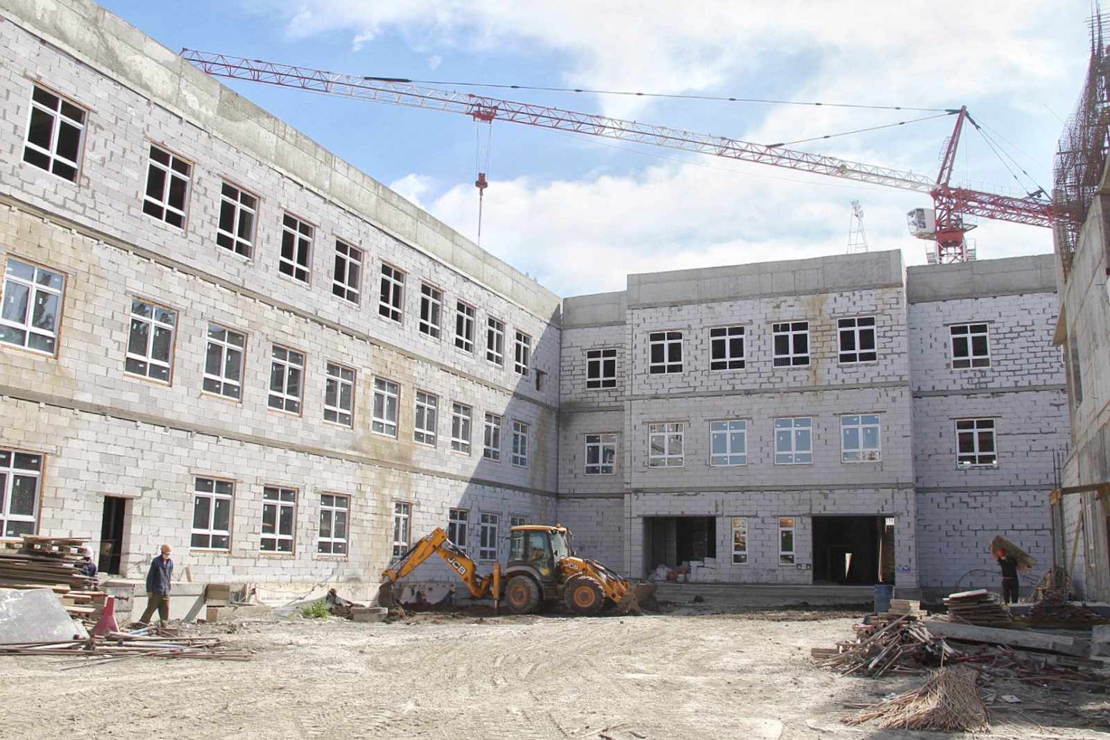 Школу в поселке Российском под Краснодаром достроят в 2020 году