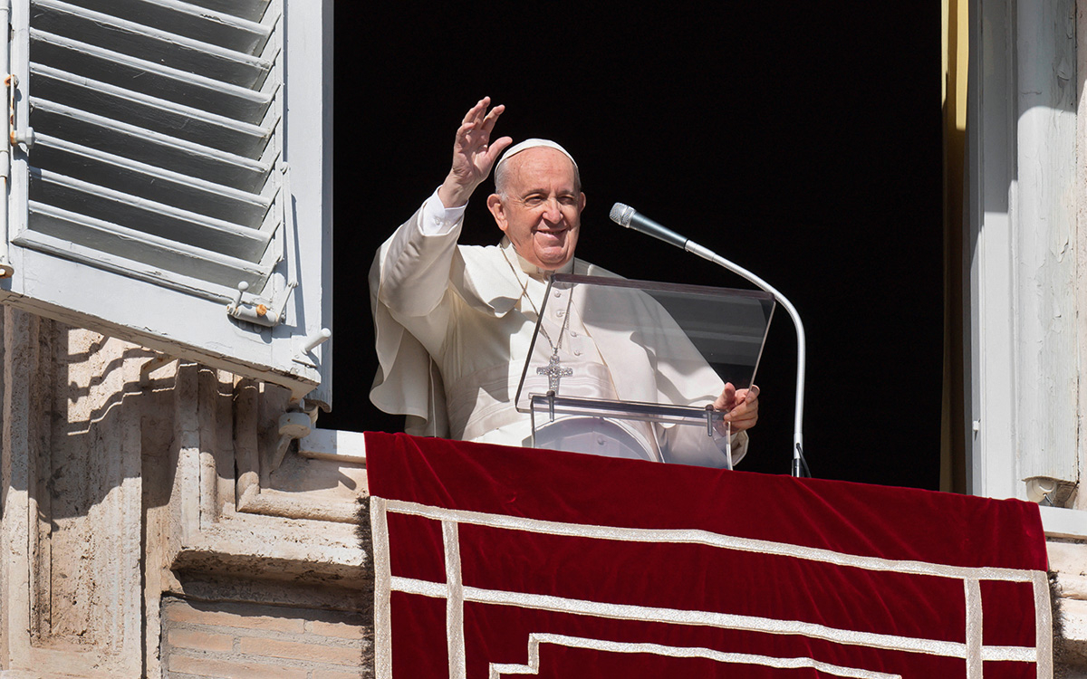 Папа римский призвал помолиться за мир из-за ситуации на Украине