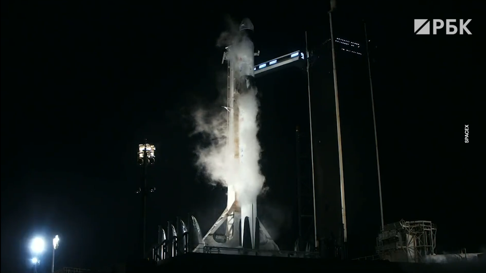 Ракета с кораблем SpaceX и россиянином на борту отправилась к МКС