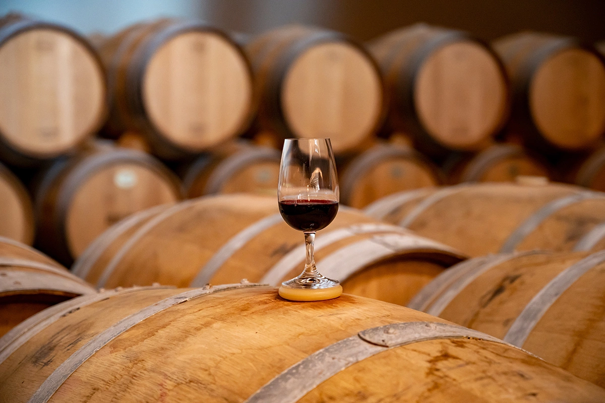 Каждый из описанных выше видов крепленого вина, а также их подвиды имеют свой способ производства