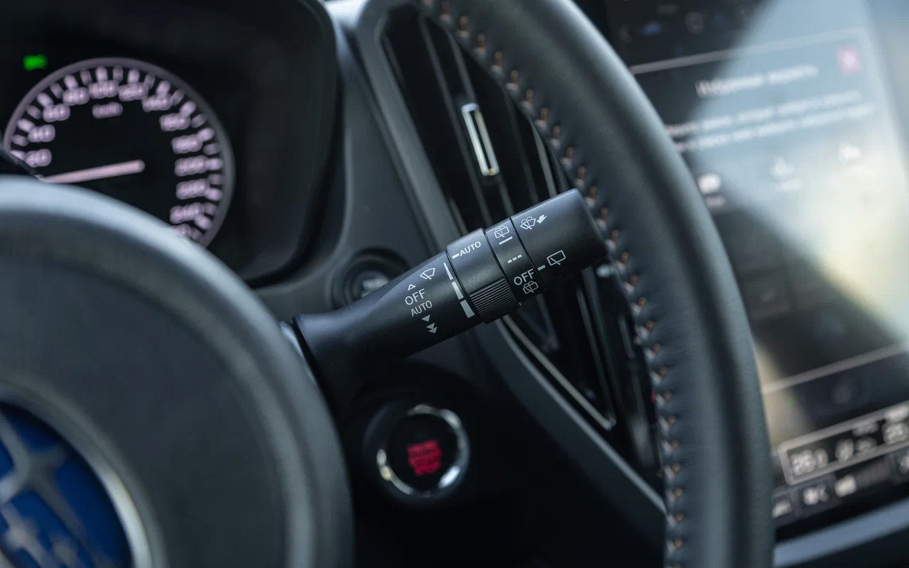 На правом подрулевом рычажке&nbsp;Subaru Forester&nbsp;&mdash; управление режимами &laquo;дворников&raquo;