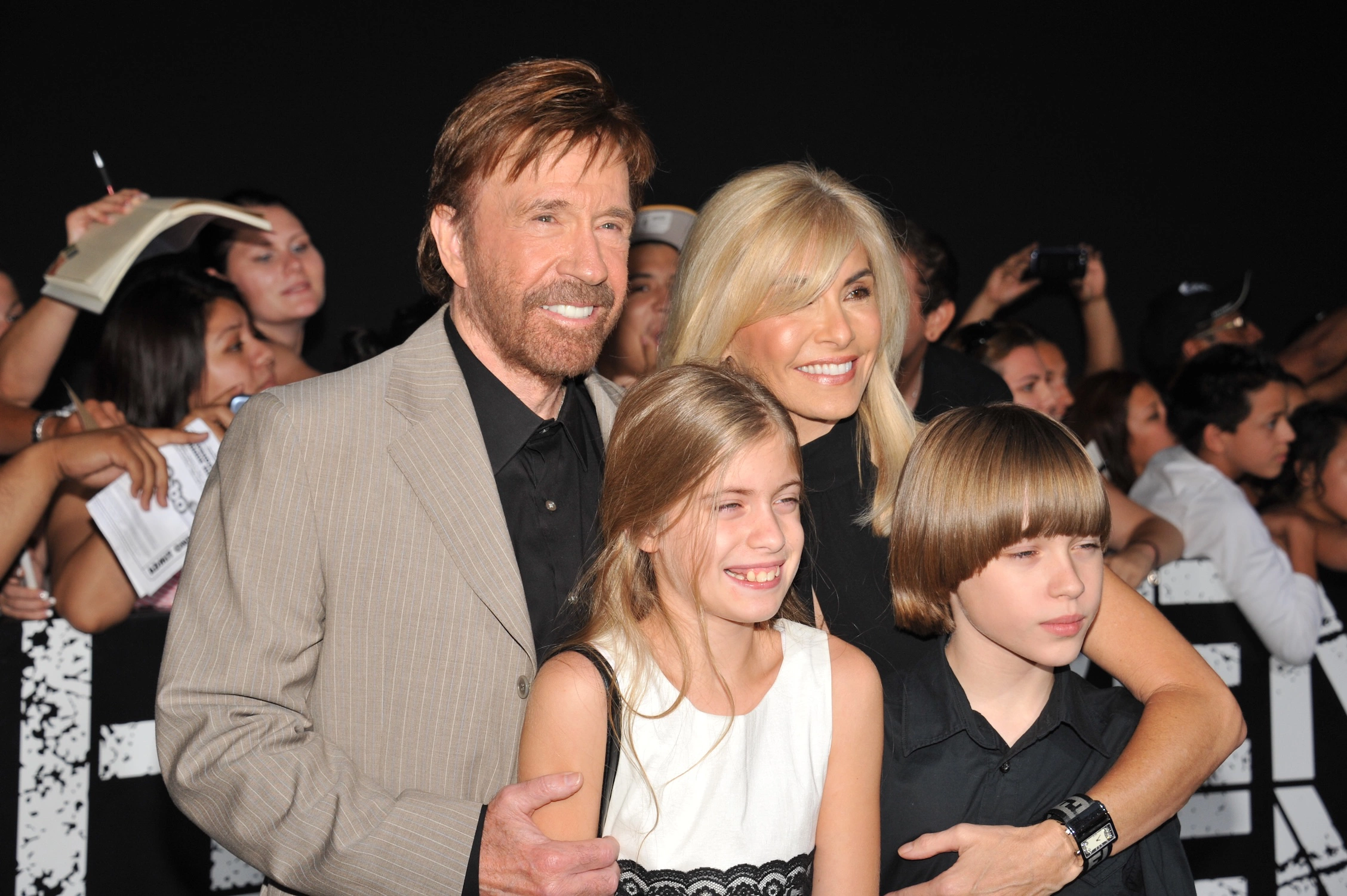 С семьей на премьере боевика «Неудержимые 2», 2012 год