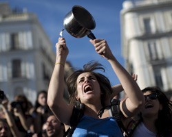 Акции протеста в Испании против бюджетной экономии завершились столкновениями с полицией
